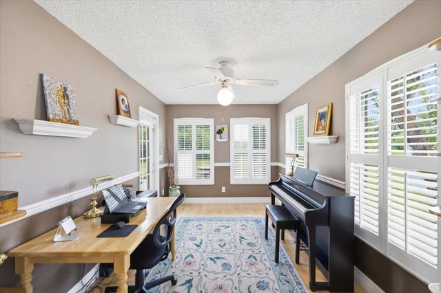 392 TAVERNIER CIRCLE, Oldsmar, FL 34677