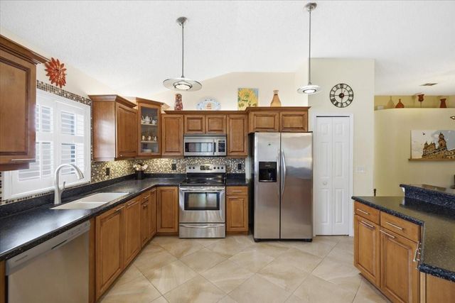 392 TAVERNIER CIRCLE, Oldsmar, FL 34677