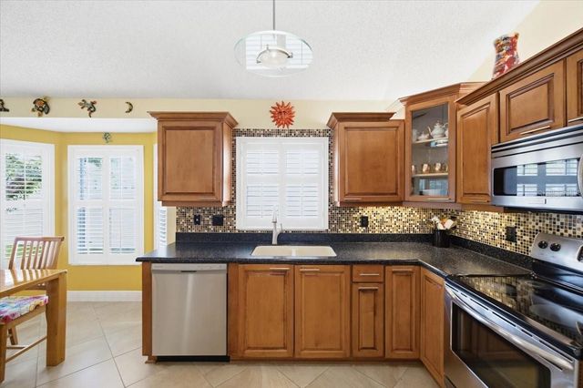 392 TAVERNIER CIRCLE, Oldsmar, FL 34677
