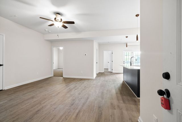 229 E Johnson Cir Apt B208, Clarksville, TN 37040