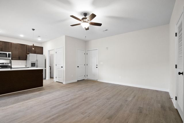 229 E Johnson Cir Apt B208, Clarksville, TN 37040