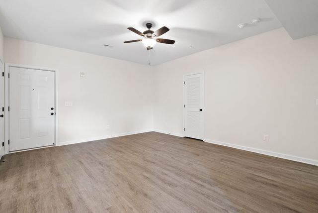 229 E Johnson Cir Apt B208, Clarksville, TN 37040
