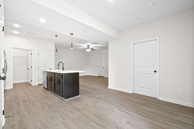 229 E Johnson Cir Apt B208, Clarksville, TN 37040