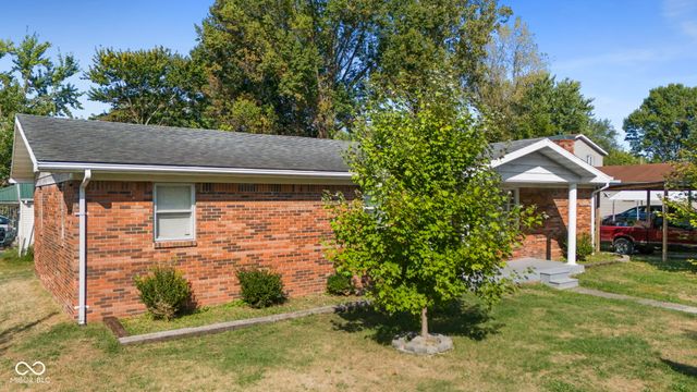 920 N Third Street, Austin, IN 47102