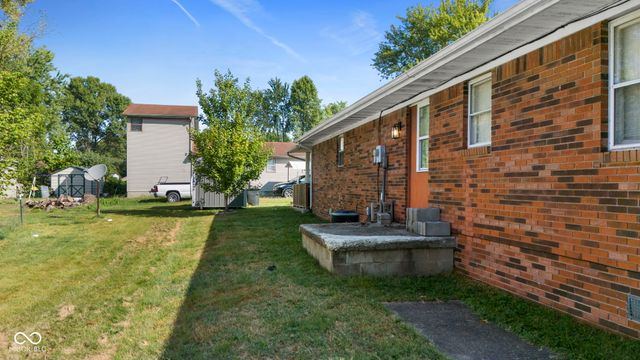 920 N Third Street, Austin, IN 47102