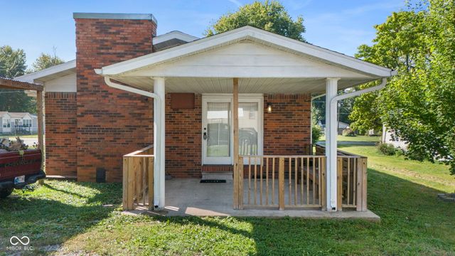 920 N Third Street, Austin, IN 47102