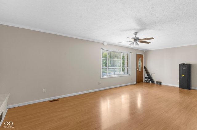 920 N Third Street, Austin, IN 47102