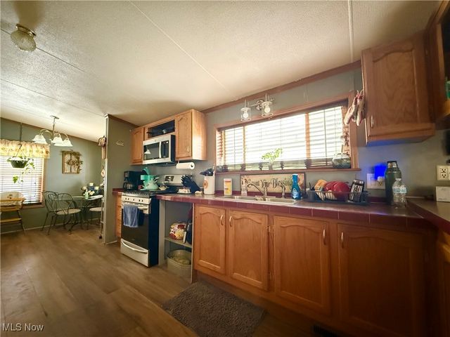 2545 Williamstown Pike, Williamstown, WV 26187