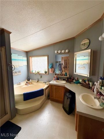 2545 Williamstown Pike, Williamstown, WV 26187