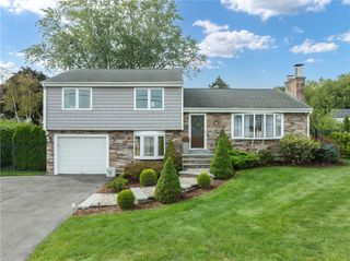 89 Plymouth Road, East Providence, RI 02914