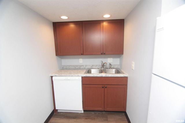 2006 7TH Street, East Moline, IL 61244