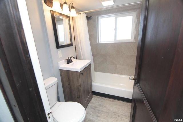 2006 7TH Street, East Moline, IL 61244