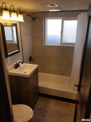 2006 7TH Street, East Moline, IL 61244