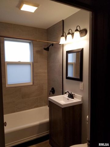 2006 7TH Street, East Moline, IL 61244