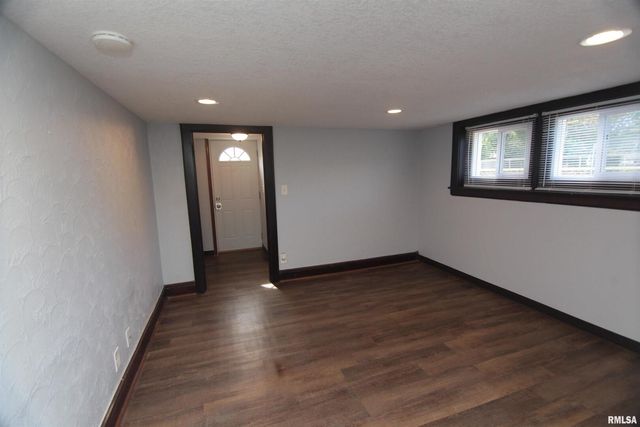 2006 7TH Street, East Moline, IL 61244