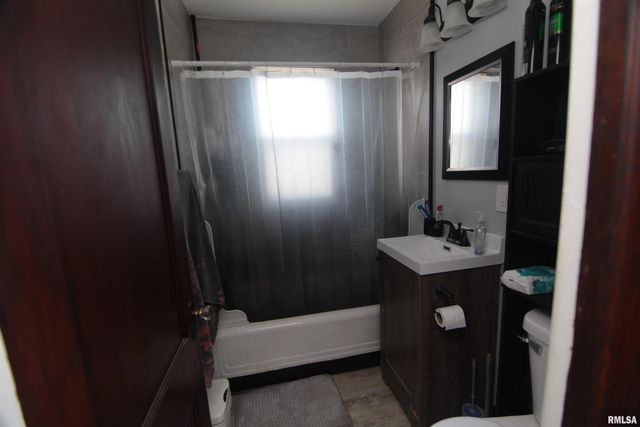 2006 7TH Street, East Moline, IL 61244