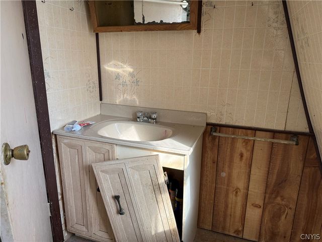 1222 State Route 49, Vienna, NY 13042