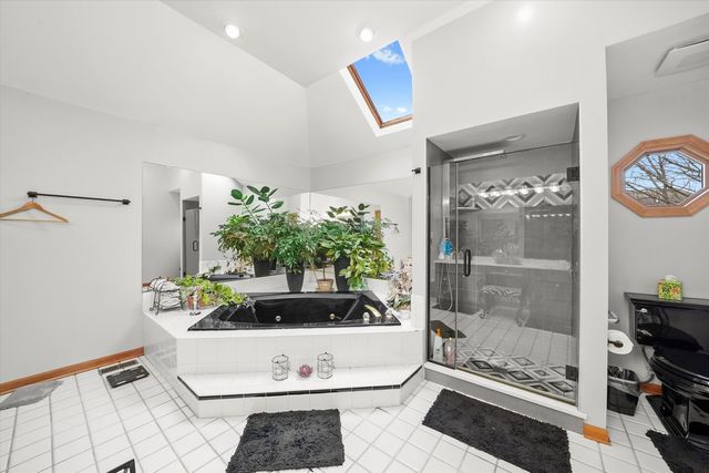 18 Newgate Avenue, Naperville, IL 60565