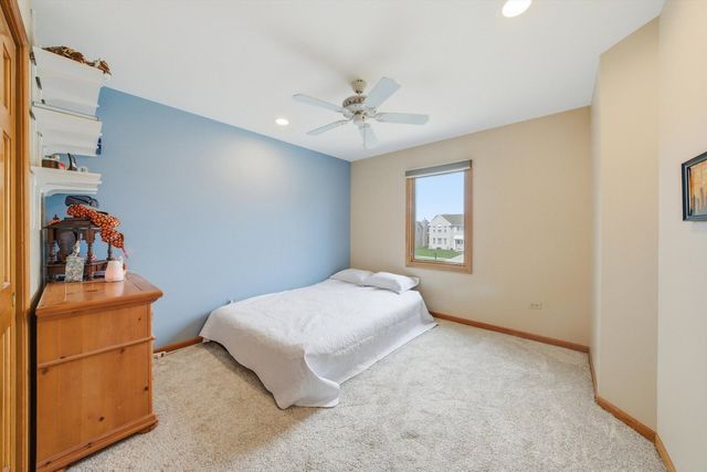 18 Newgate Avenue, Naperville, IL 60565