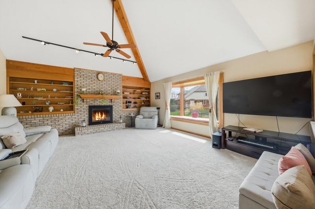 18 Newgate Avenue, Naperville, IL 60565