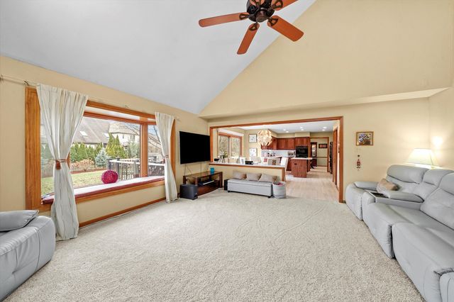 18 Newgate Avenue, Naperville, IL 60565