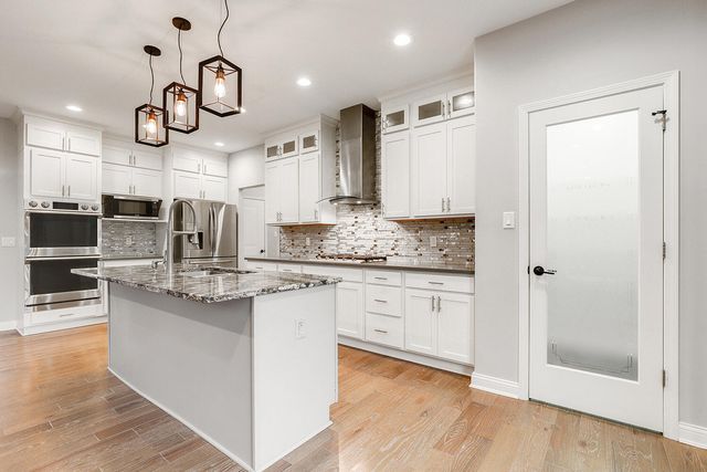 1070 Lakeview Drive, Hobart, IN 46342