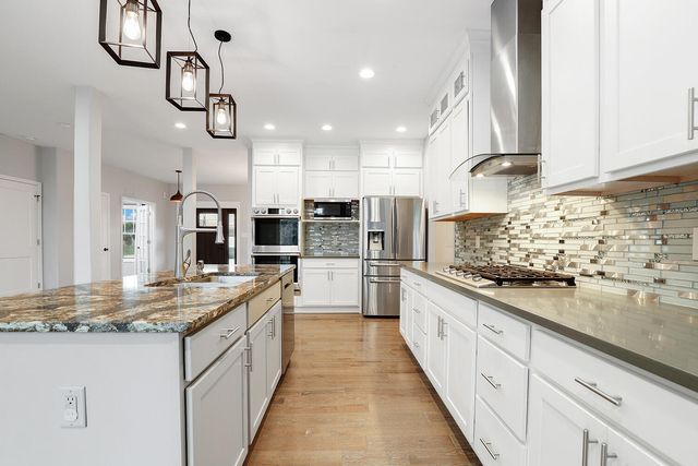 1070 Lakeview Drive, Hobart, IN 46342