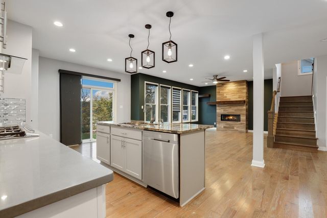 1070 Lakeview Drive, Hobart, IN 46342