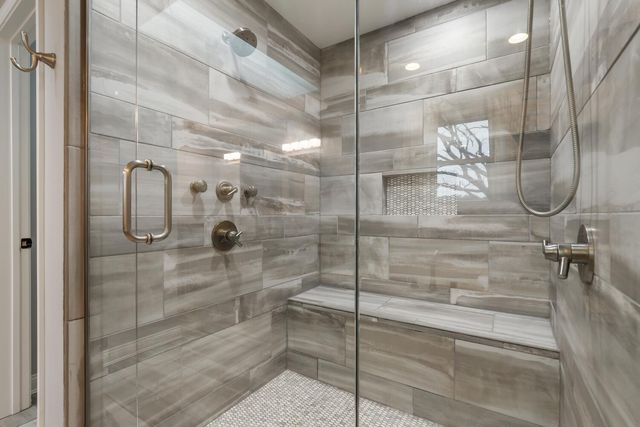 1070 Lakeview Drive, Hobart, IN 46342