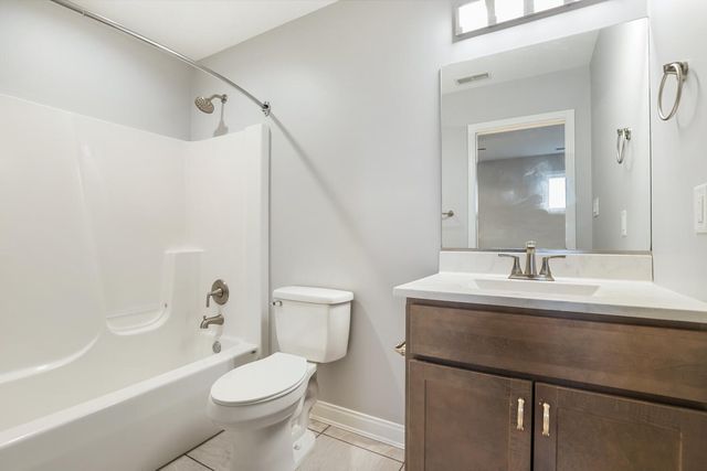 1070 Lakeview Drive, Hobart, IN 46342