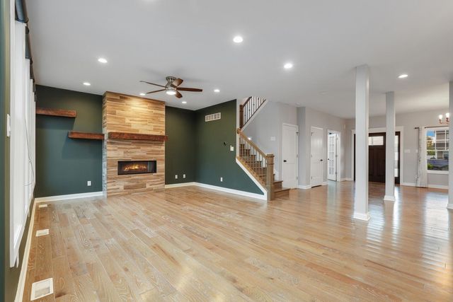 1070 Lakeview Drive, Hobart, IN 46342