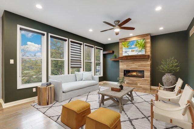 1070 Lakeview Drive, Hobart, IN 46342