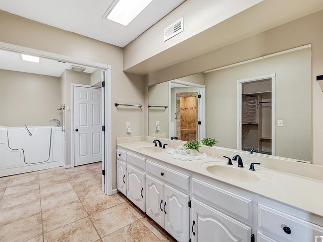 714 McDougal, Murray, KY 42071