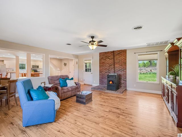 714 McDougal, Murray, KY 42071