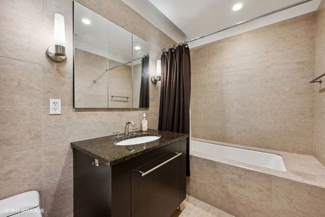 401 N Wabash Avenue 34F, Chicago, IL 60611