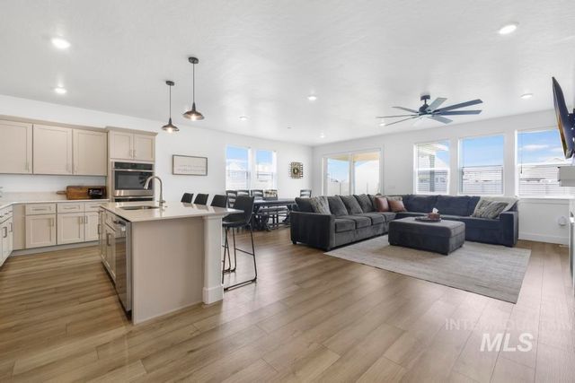20455 Weymouth Pl, Caldwell, ID 83605
