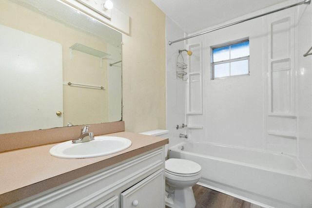 1304 Delano A, Austin, TX 78721