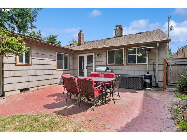 2601 Sw TROY St, Portland, OR 97219