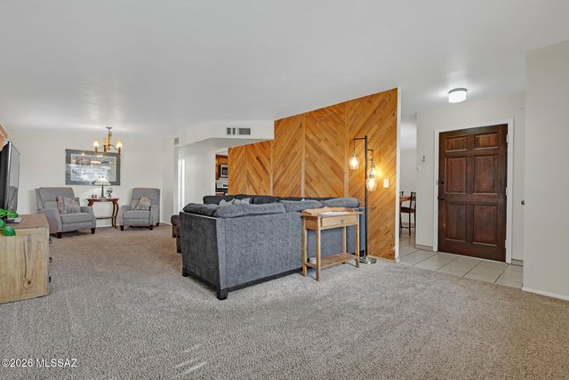 9921 E Bunker Hill Place, Tucson, AZ 85748