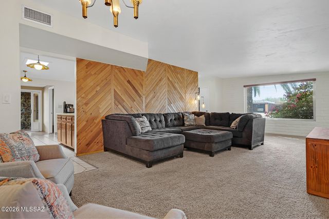 9921 E Bunker Hill Place, Tucson, AZ 85748