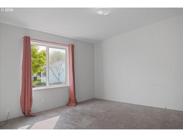 109 BLUE HERON Dr, Longview, WA 98632