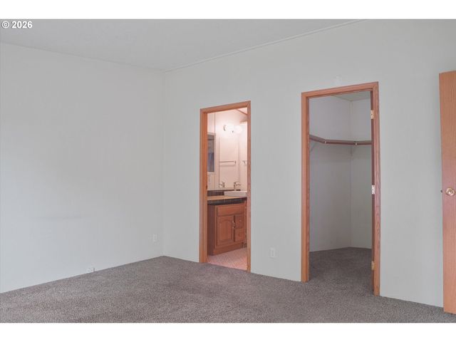 109 BLUE HERON Dr, Longview, WA 98632