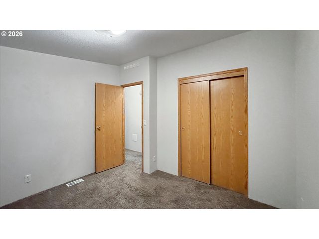 109 BLUE HERON Dr, Longview, WA 98632