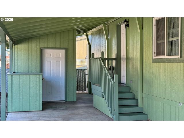 109 BLUE HERON Dr, Longview, WA 98632