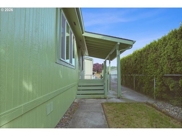 109 BLUE HERON Dr, Longview, WA 98632