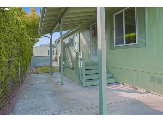 109 BLUE HERON Dr, Longview, WA 98632