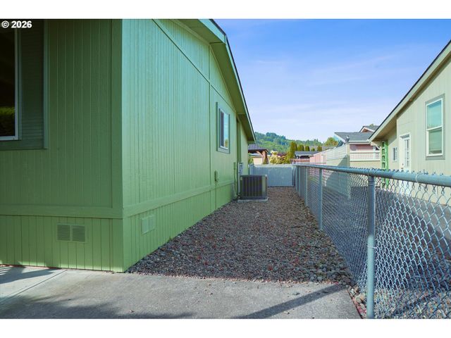 109 BLUE HERON Dr, Longview, WA 98632