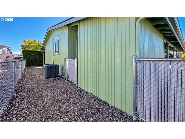 109 BLUE HERON Dr, Longview, WA 98632