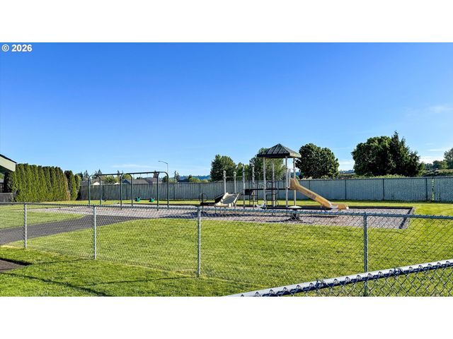 109 BLUE HERON Dr, Longview, WA 98632