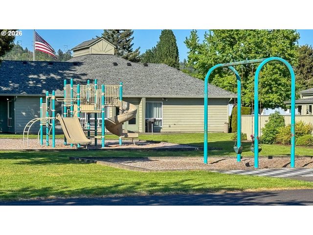 109 BLUE HERON Dr, Longview, WA 98632